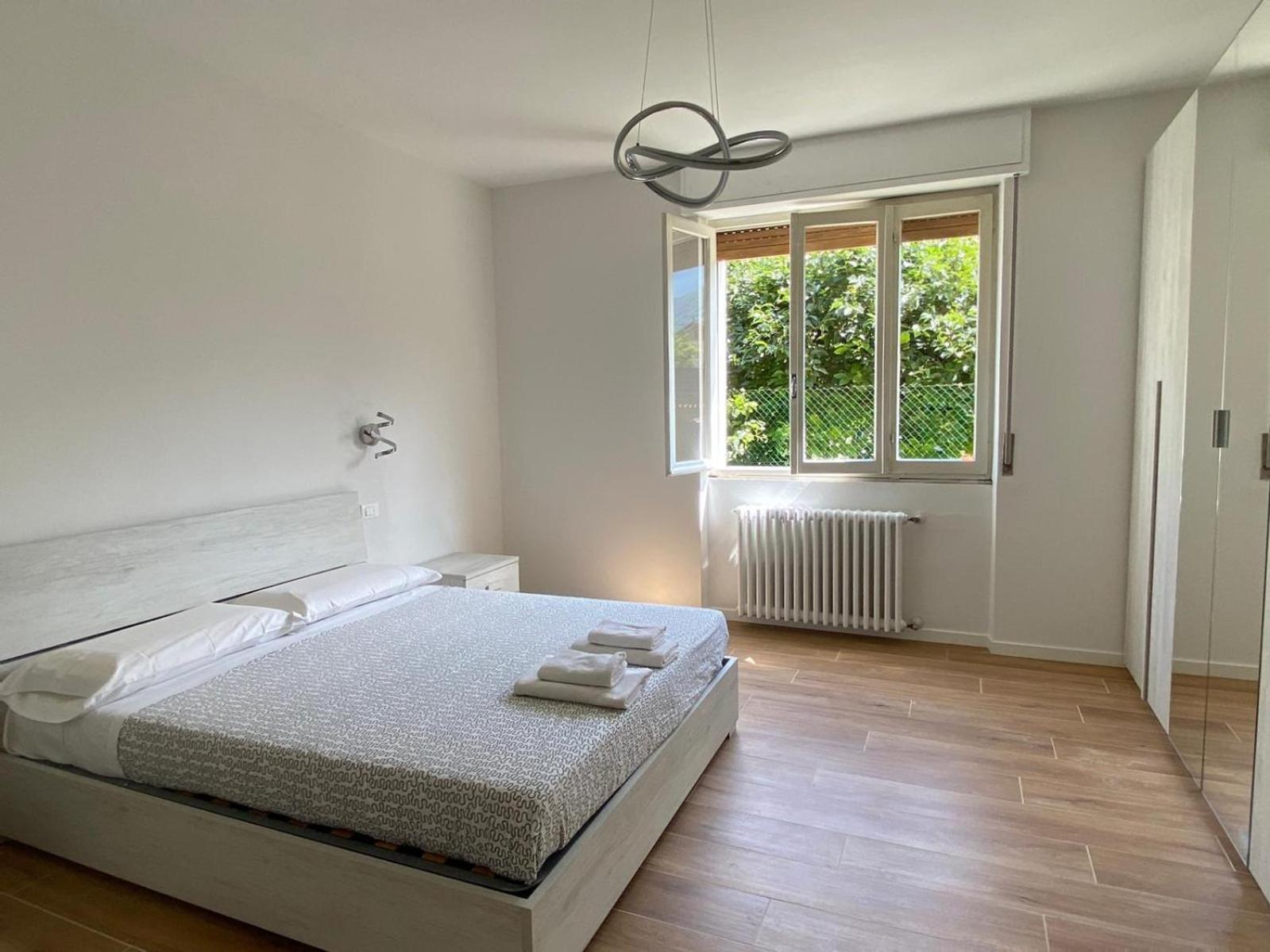 Villa The Swan - Composed By 2 Apartments Mandello del Lario Buitenkant foto