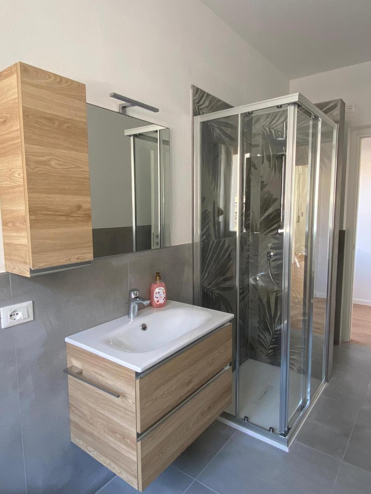 Villa The Swan - Composed By 2 Apartments Mandello del Lario Buitenkant foto